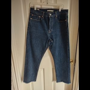 Levi's cropped jeans, wedgie straight legs, size 31, button closure
